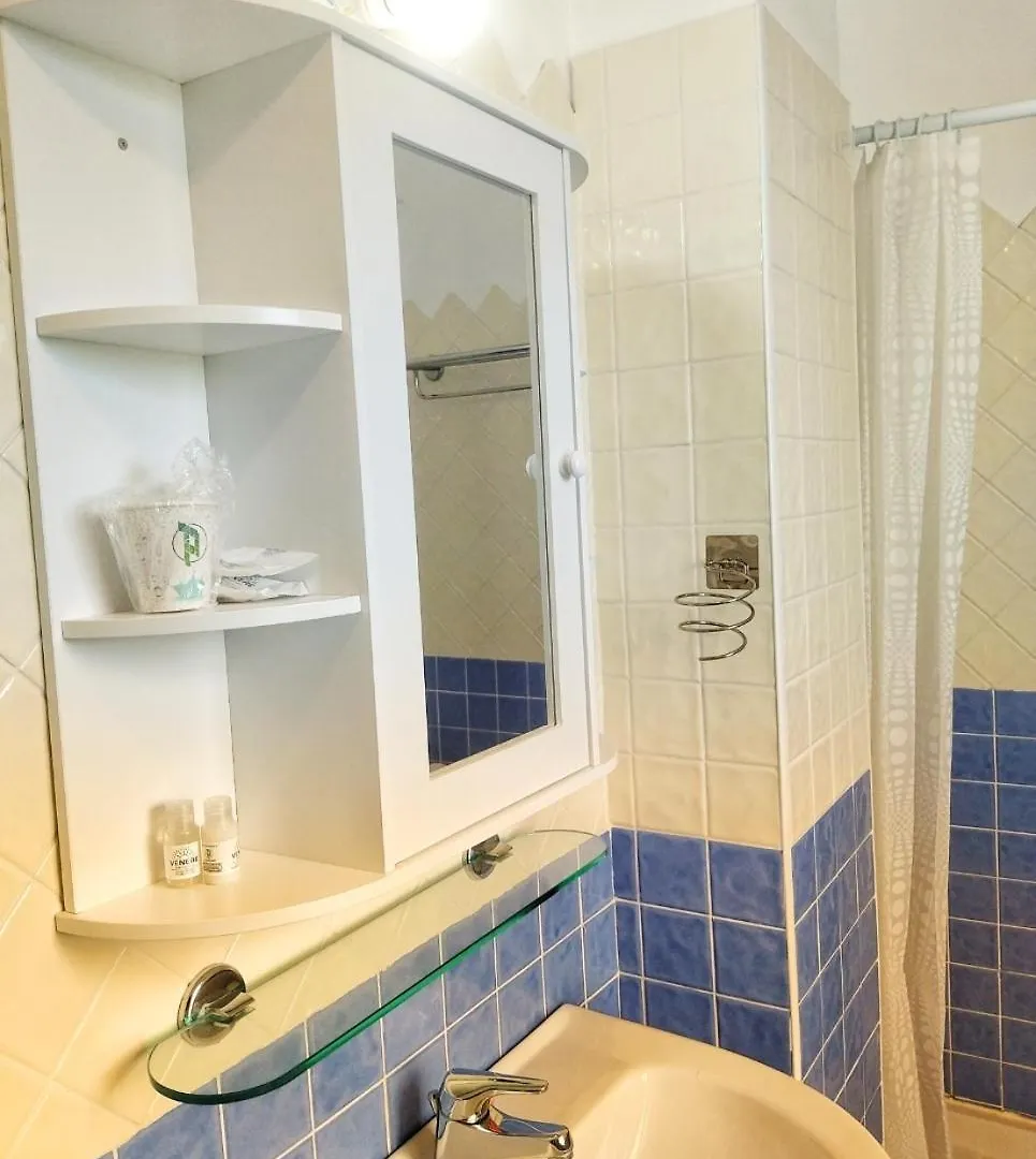 Casa Vacanze Gardenia La Maddalena Con Parcheggio Privato Italien